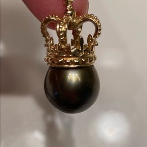 Stunning Gold Crowned Tahitian Pearl Pendant